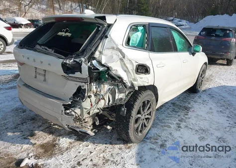 2018 Volvo Xc60 T6 Momentum z USA, uszkodzony, nr VIN LYVA22RK6JB069102